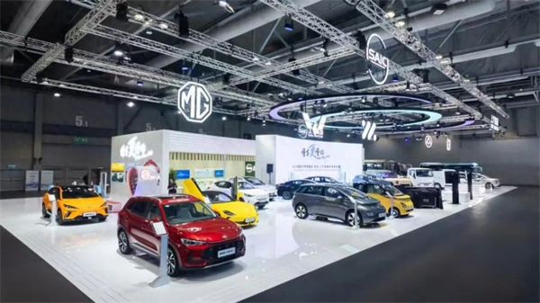 上汽用半年时间，展现出中国汽车“头雁”的变革伟力