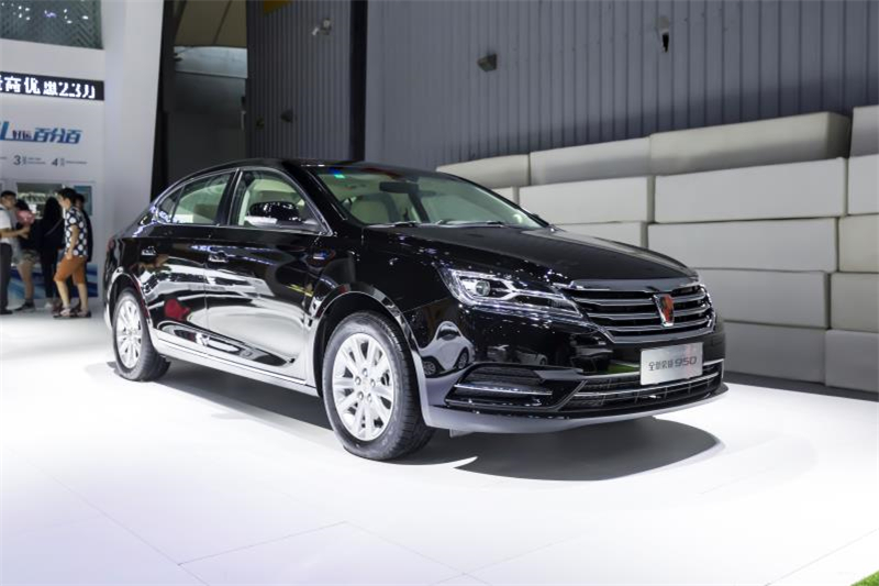 全新荣威950、荣威e950定义“高级轿车” 成都车展亮相售价16.88万起 互联网汽车上市一周年 系统升级带来颠覆式进化