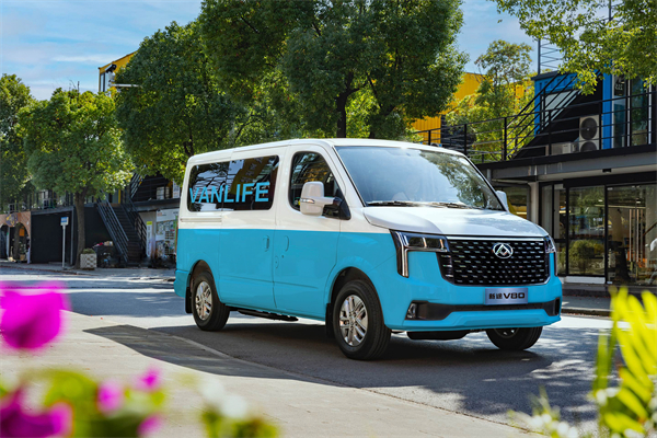 跑得猛、花得少、养得省、全场景！“全场景高价值轻客”上汽大通新途V80 9AT荣耀上市，全面高人一档